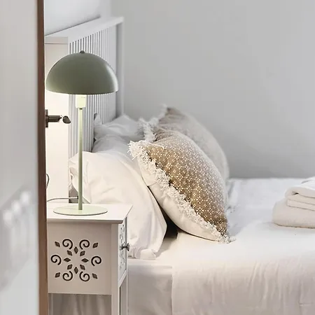 B Elegant & With Unique Views شقة *