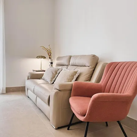 B Elegant & With Unique Views شقة